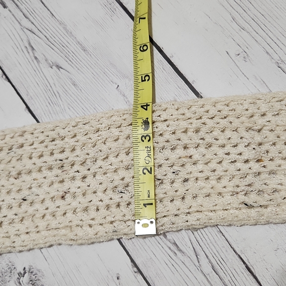 Cream colored scarf - Picture 3 of 3